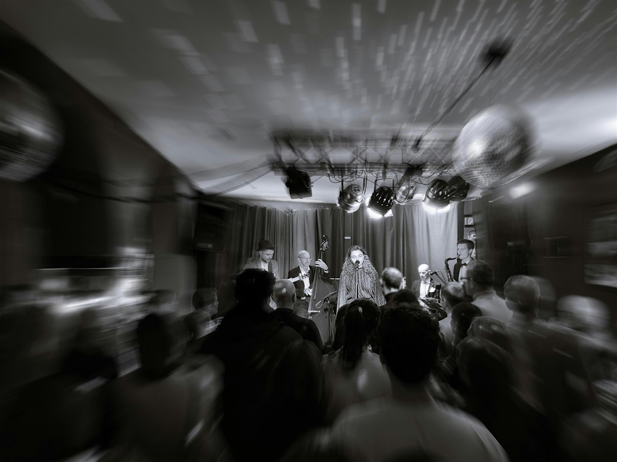 LA TECA in concert