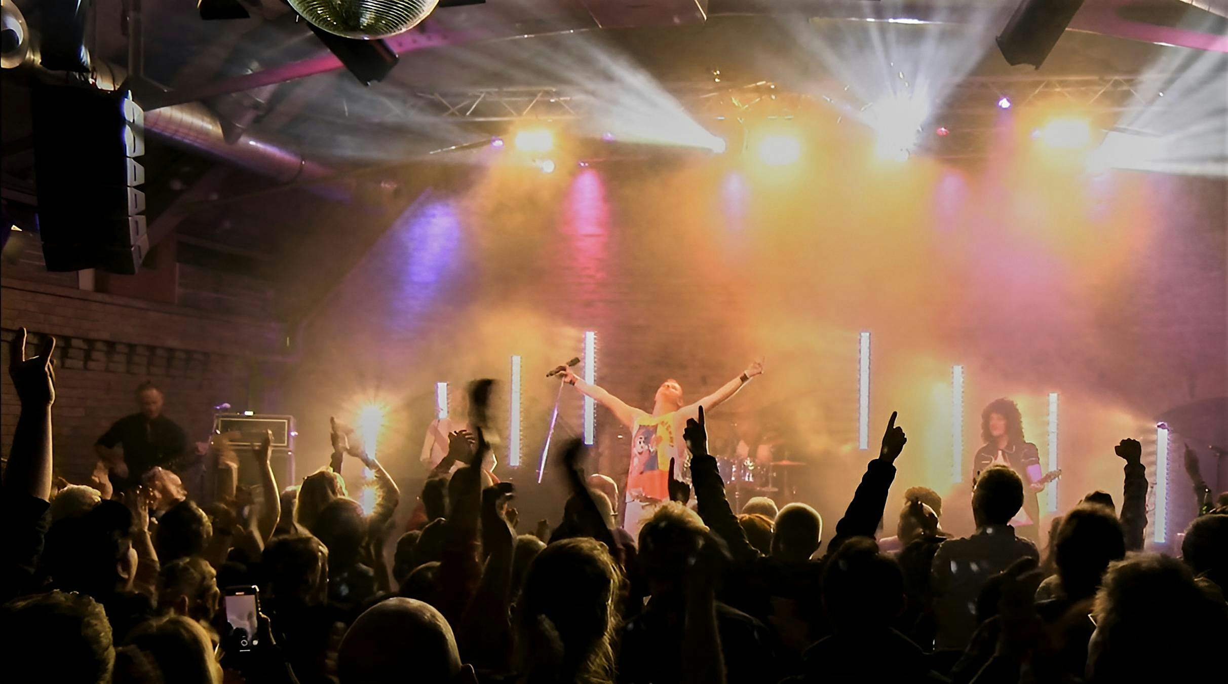 QUEEN - Thunderbolt & Lightning